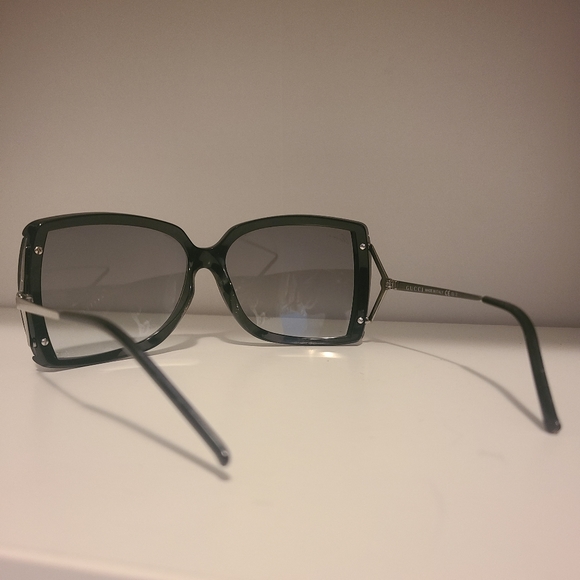 Gucci Sunglasses - Picture 5 of 9